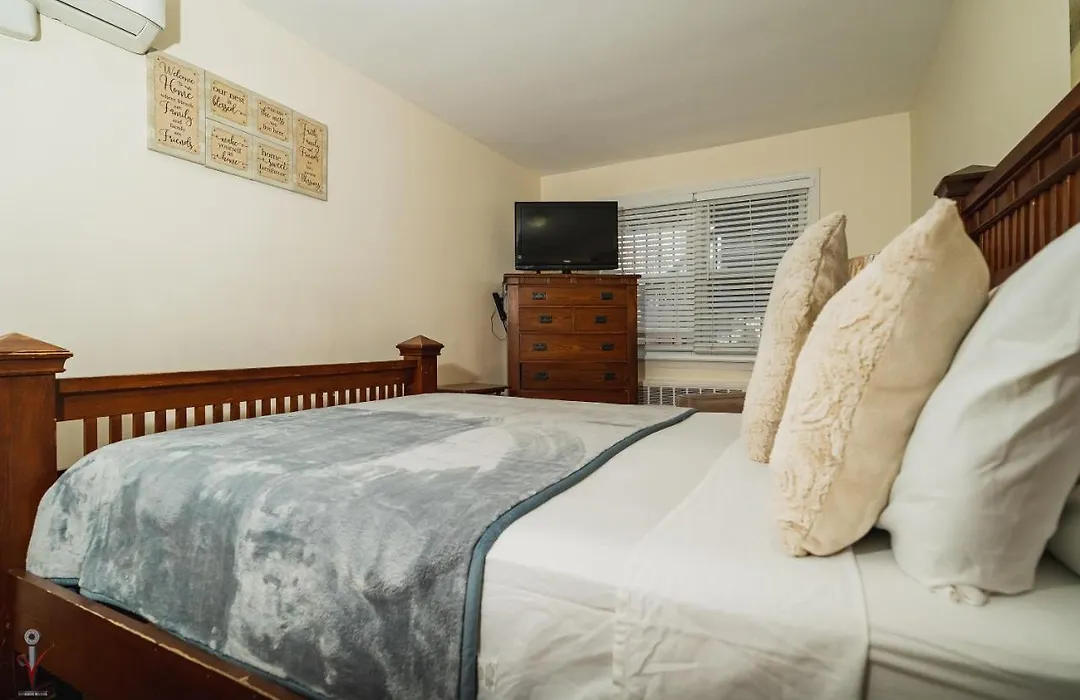 Town House In Canarsie-1