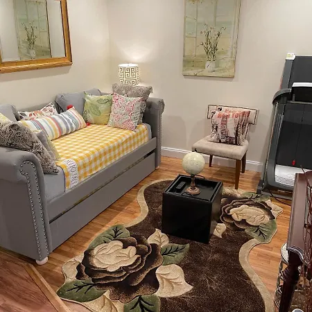 Town House In Canarsie-2