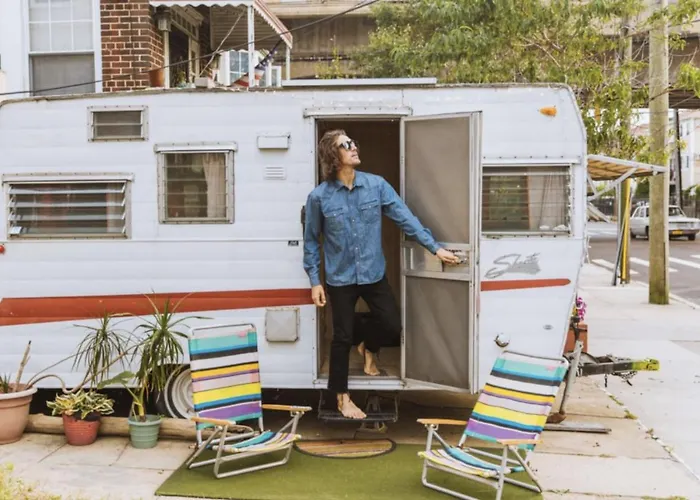 60S Surf Camper With Nyc Skyline View In Rockaway Beach
