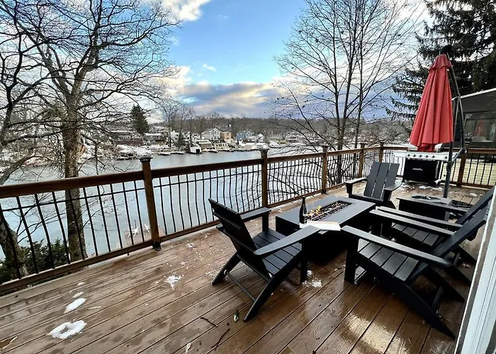 Cozy Cabin On The Lake W/ Hottub